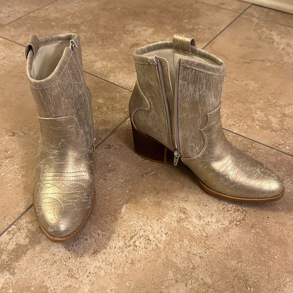 Dirty Laundry Low Western Boots